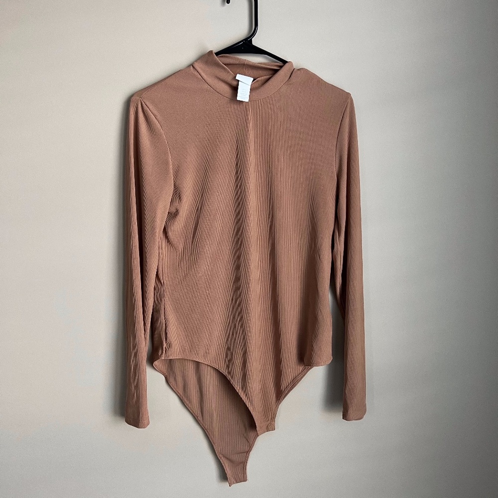 HM beige bodysuit